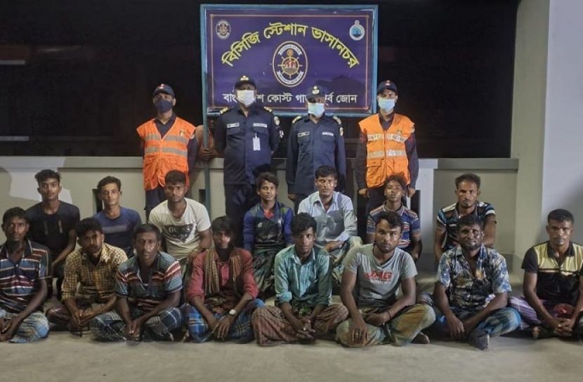 বঙ্গোপসাগরে জীবিত উদ্ধার ১৫ জেলে