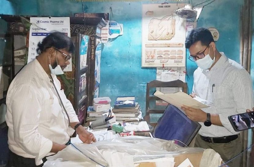 নাটোরে ভুয়া ডাক্তার দেখে অবাক ম্যাজিস্ট্রেট
