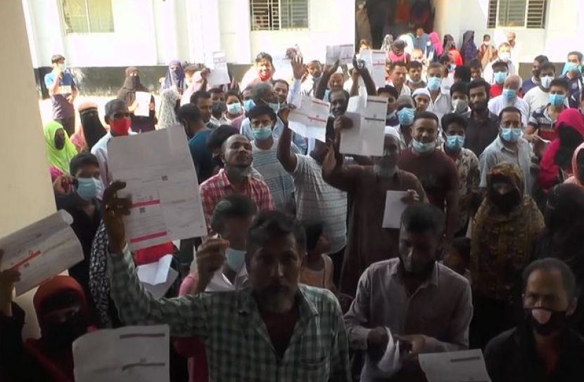 নোয়াখালীতে টিকা না পেয়ে বিক্ষোভ