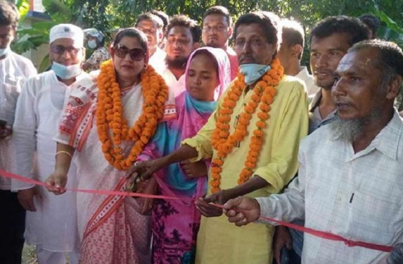 রিকশাচালকের স্ত্রীর রাস্তা উদ্বোধন