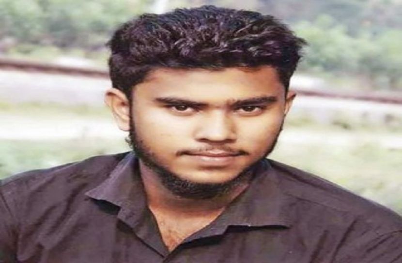 হোটেল মালিক থেকে কর্মচারি