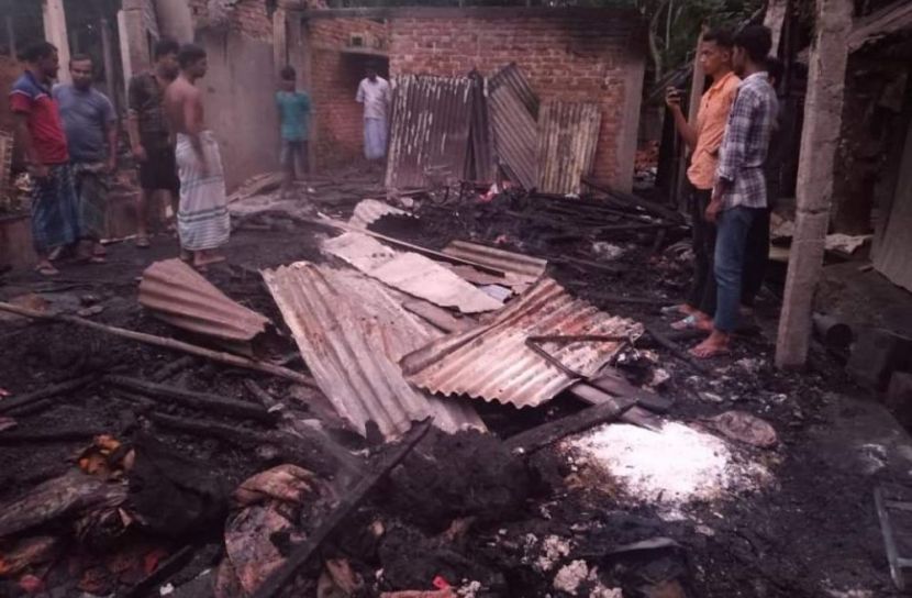 নোয়াখালীতে অগ্নিকাণ্ডে ১৫ লাখ টাকার ক্ষতি 