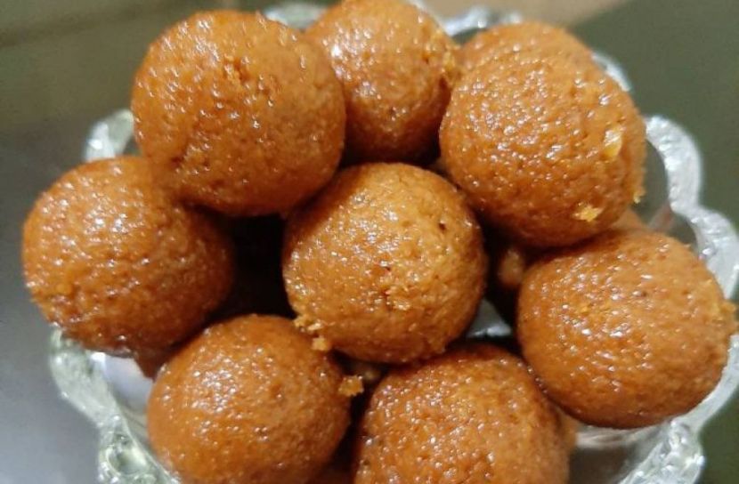 সুস্বাদু নারকেলের নাড়ু