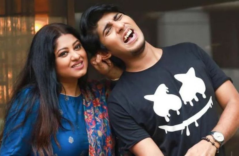 তৌসিফের কান মলে দিলেন মৌসুমী