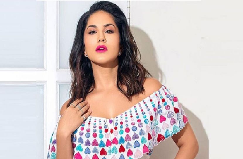 বলিউড অভিনেত্রী সানি লিওন