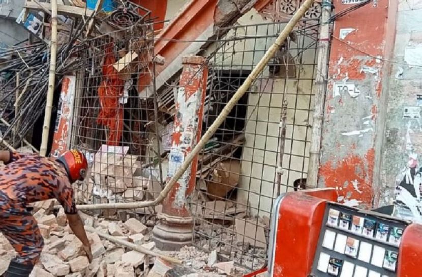 রাজশাহীতে ভেঙে পড়ল ওয়ার্কার্স পার্টির কার্যালয়  