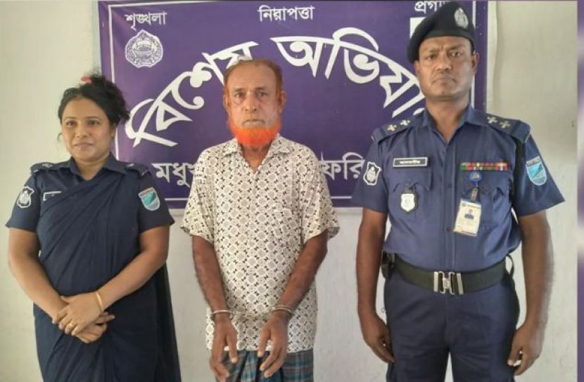৩ বছরের সাজার ভয়ে পালাতক ১৭ বছর