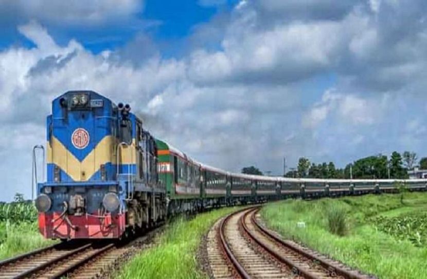 বিনা টিকিটে ট্রেন যাত্রা,৩২৮ জনকে দন্ড