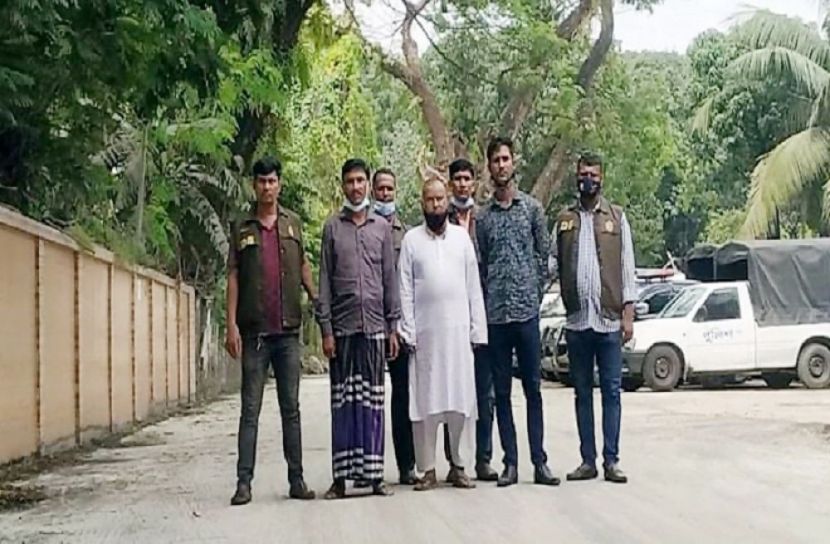 প্রবাসীদের টার্গেট করে ছিনতাই 