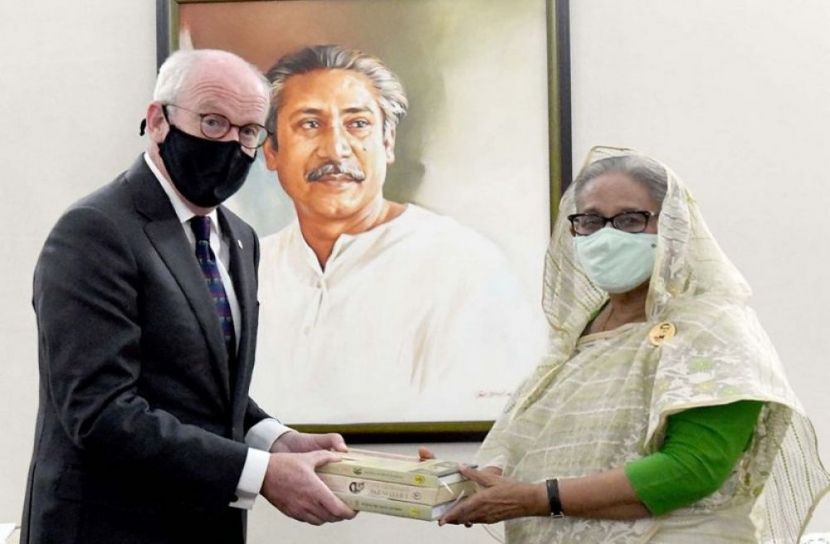 রোহিঙ্গারা এখন বোঝা