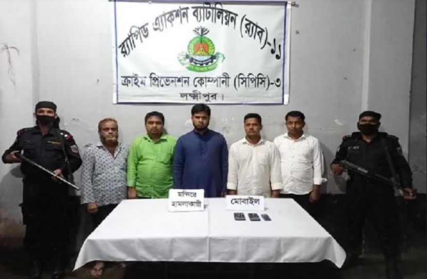 চৌমুহনীতে র‌্যাবের হাতে গ্রেফতার ৬