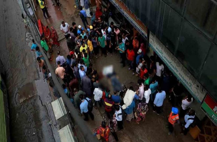 রাজধানীতে বাস চাপায় স্কুটি চালকের মৃত্যু