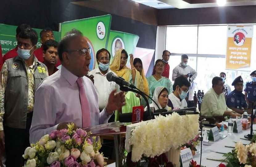 গল্পে বিরক্ত হয়ে মঞ্চ ছাড়লেন মন্ত্রী