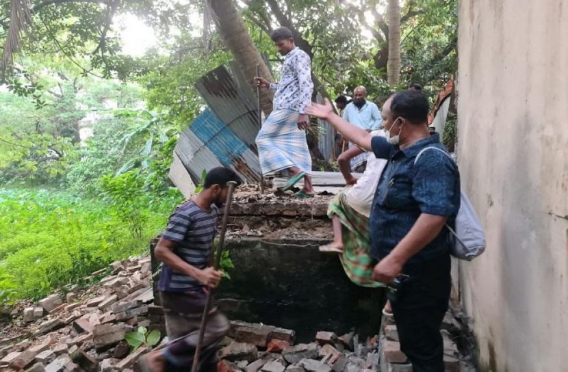 ধানমন্ডি লেকে অবৈধ ১১ স্থাপনার উচ্ছেদ 