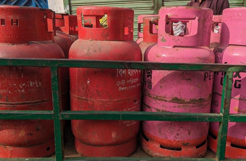 ফের বাড়লো এলপি গ্যাসের দাম