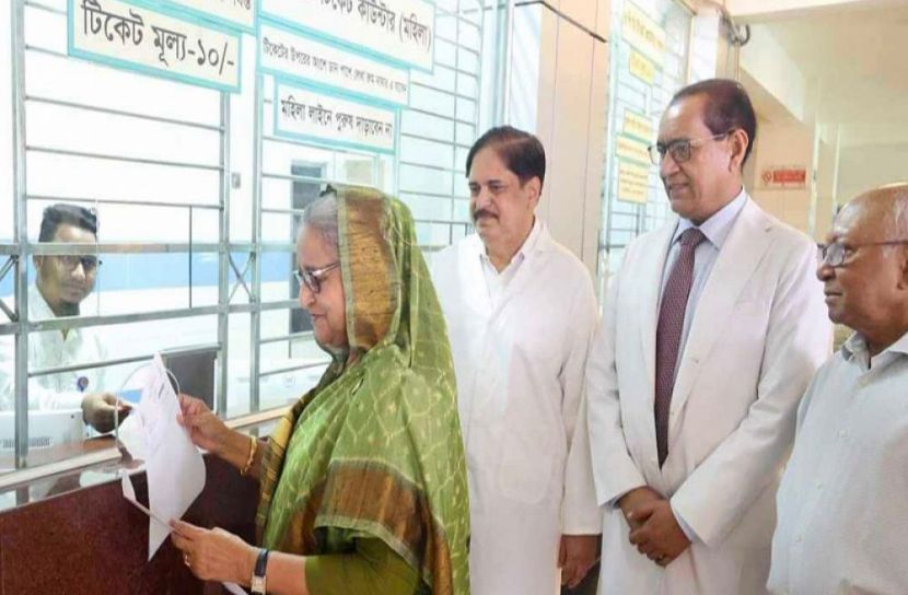 ১০ টাকায় চিকিৎসা নিলেন প্রধানমন্ত্রী