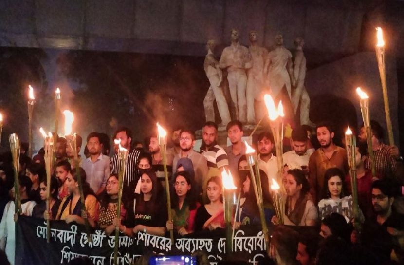 ঢাবিতে মশাল মিছিল