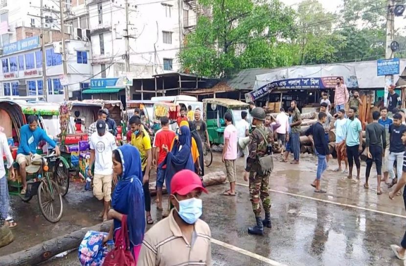 র আশুলিয়ায় শারমিন গ্রুপের রা পাওনার দাবিতে সড়ককরেছেন। 