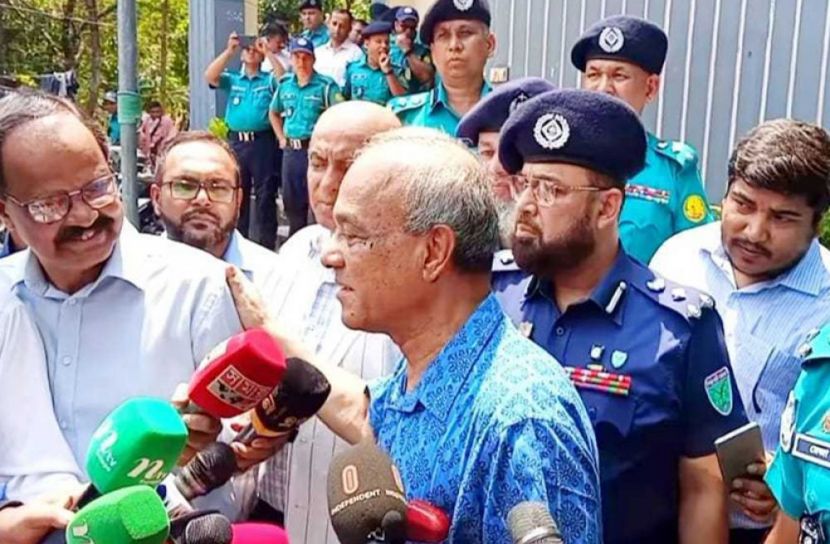 লাল গালিচায় ক্ষেপলেন স্বরাষ্ট্র উপদেষ্টা