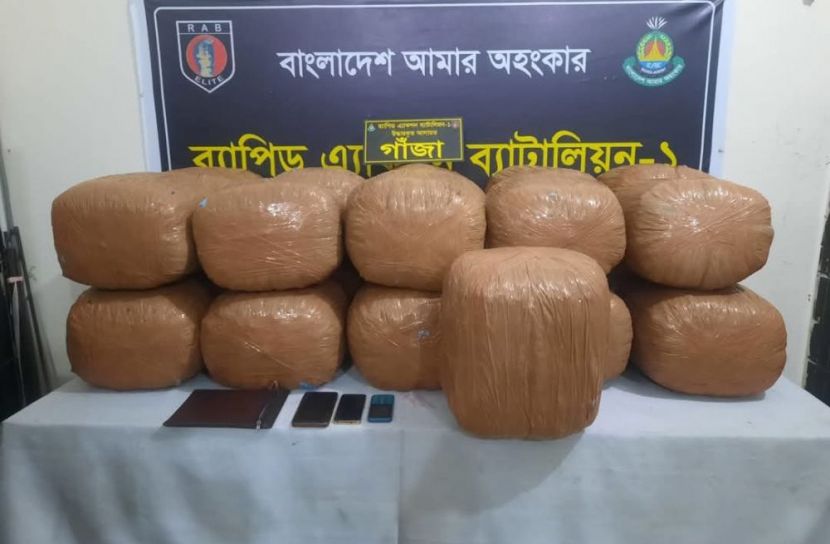 বালুর ট্রাকে মিলল ১২৪ কেজি গাঁজা, গ্রেপ্তার তিন