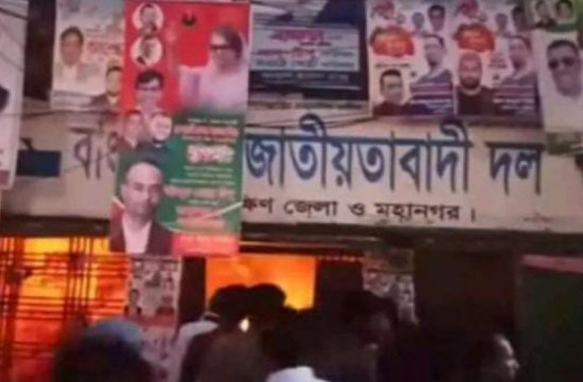 কুমিল্লায় বিএনপি অফিসে ‘পদবঞ্চিতদের’ আগুন