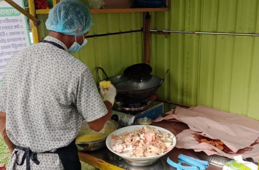 নীলফামারীতে হাবিবুরের ভ্যানে মিলবে মাশরুমের খাবার