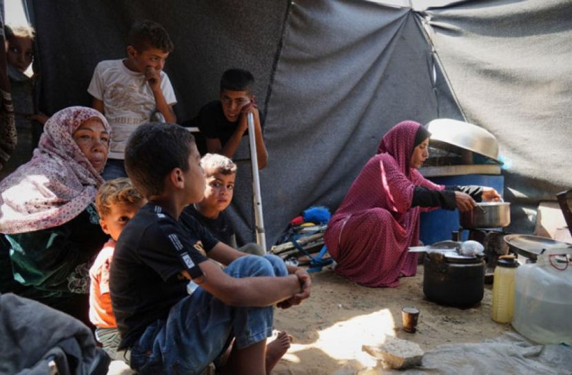 ঈদের দিনেও গাজায় হামলা; নিহত ৪২, খাবার বিতরণ বন্ধ