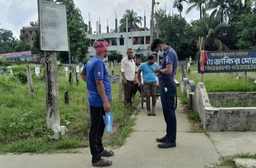 গোপালগঞ্জে গুলিতে নিহত ৩ জনের লাশ কবর থেকে তোলা হবে আজ