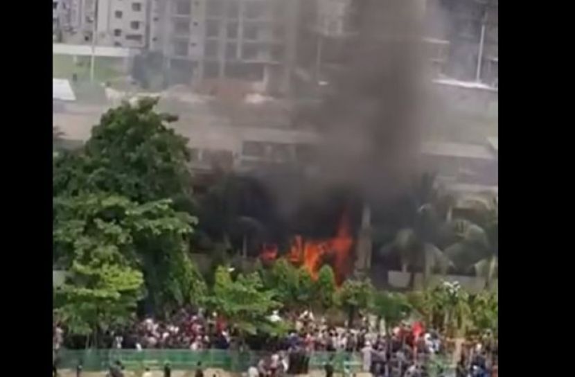 উত্তরার মাইলস্টোন ক্যাম্পাসে বিধ্বস্ত প্রশিক্ষণ বিমান