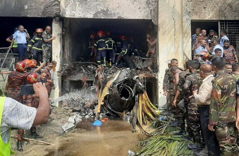 মাইলস্টোন কলেজে বিমান বিধ্বস্তে ১৯ জনের মরদেহ উদ্ধার করেছে ফায়ার সার্ভিস।