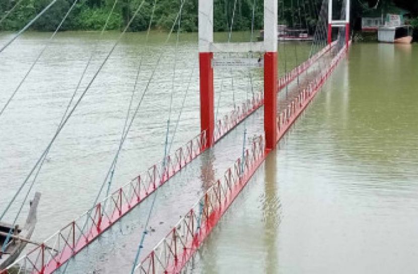 ডুবে গেছে রাঙামাটির ঝুলন্ত সেতু