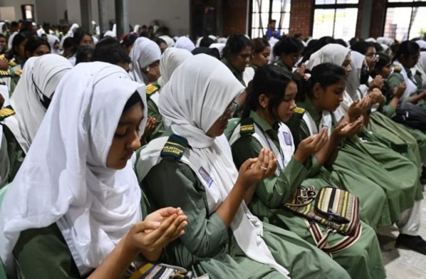 বিষাদ স্মৃতি নিয়ে ১২ দিন পর খুলল মাইলস্টোন স্কুল