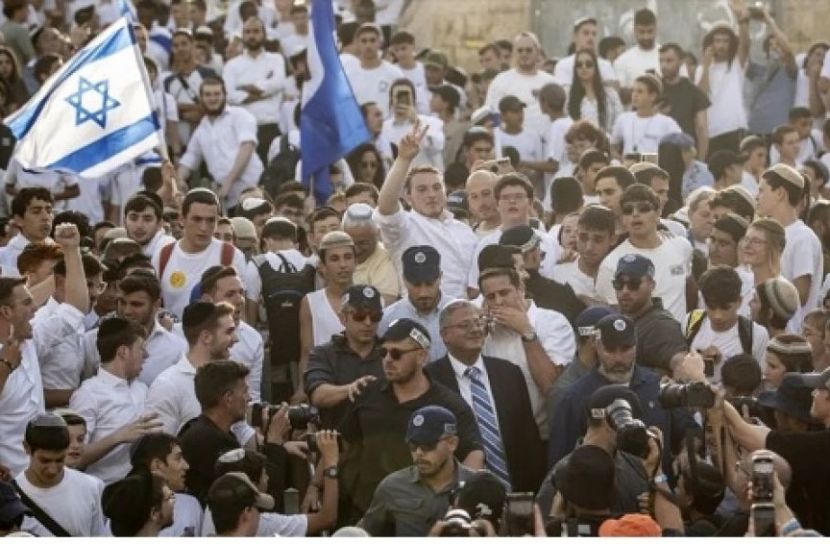 আল-আকসা প্রাঙ্গণে দখলদারদের হানা, নাচ-গানের নেতৃত্ব দিচ্ছেন ইসরায়েলি মন্ত্রী