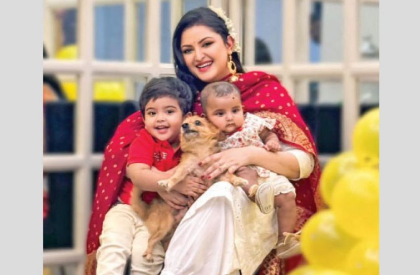 মেয়েটা আমার, কথায় কথায় দত্তক বলে এদের কী মজা লাগে’ 