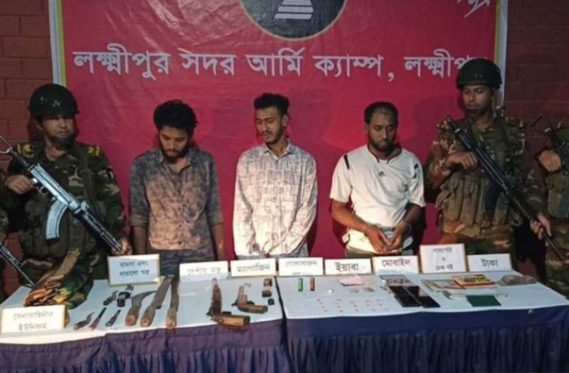 লক্ষ্মীপুরে ২ পিস্তল ও ইয়াবা সহ গ্রেফতার- ৩