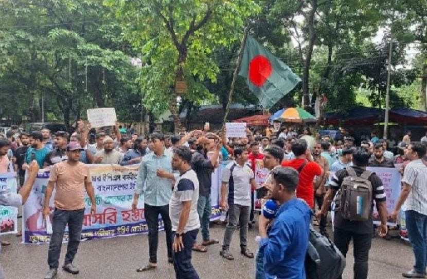 তিন দাবিতে প্রবাসী কল্যাণ ভবন ব্লকেড কোরিয়া গমনেচ্ছু কর্মীদের