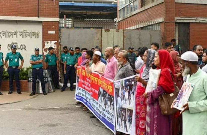 আইন উপদেষ্টার পদত্যাগ দাবি, আল্টিমেটাম দিয়ে সড়ক ছাড়লেন আন্দোলনকারীরা