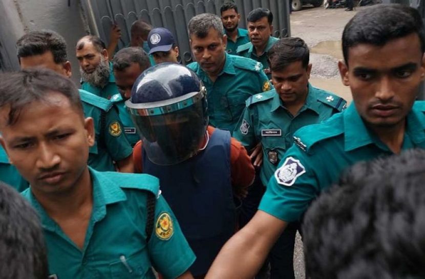 গুলি চালানোর কথা শুনে  আদালতে হাসলেন অভিনেতা সিদ্দিক