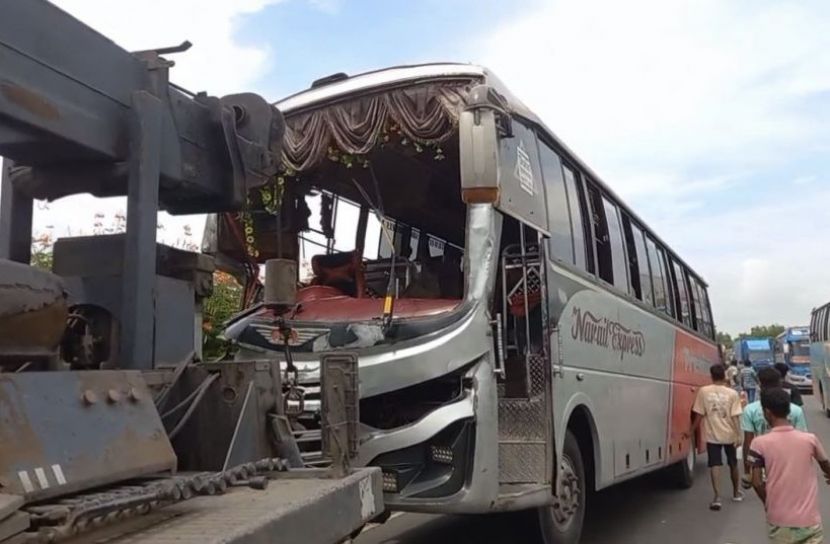 শিবচরে ঢাকা-ভাঙ্গা এক্সপ্রেসওয়েতে ৪টি যাত্রীবাহী বাসেরসংঘর্ষে আহত ২৫ জন, যান চলাচল বন্ধ