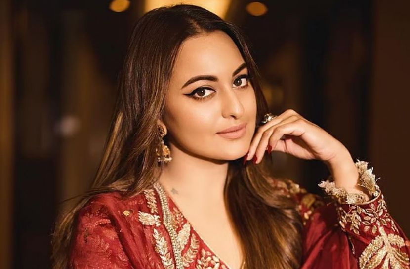 চমক দেখালেন সোনাক্ষী