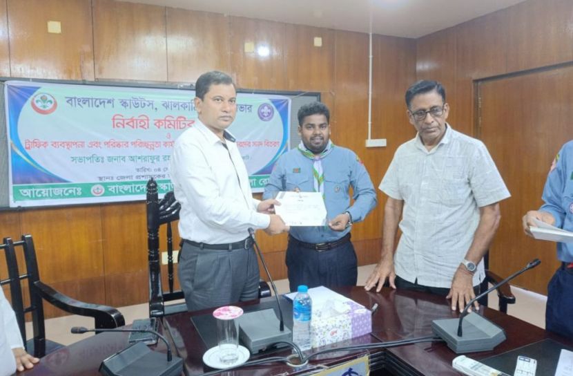 ঝালকাঠি জেলা স্কাউটস  সদস্যদের  ট্রাফিক সনদ বিতরন