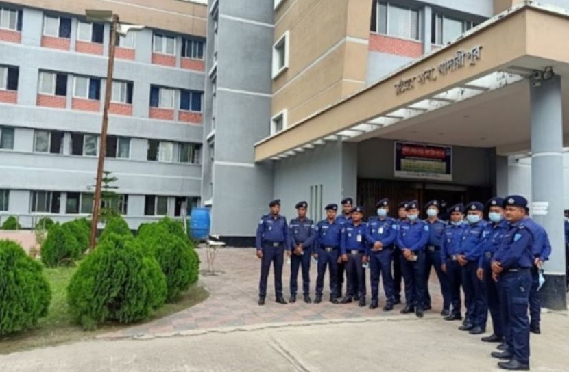 আসামীকে নির্যাতনের দায়ে পুলিশ কর্মকর্তার বিরুদ্ধে মামলা দায়েরের নির্দেশ 