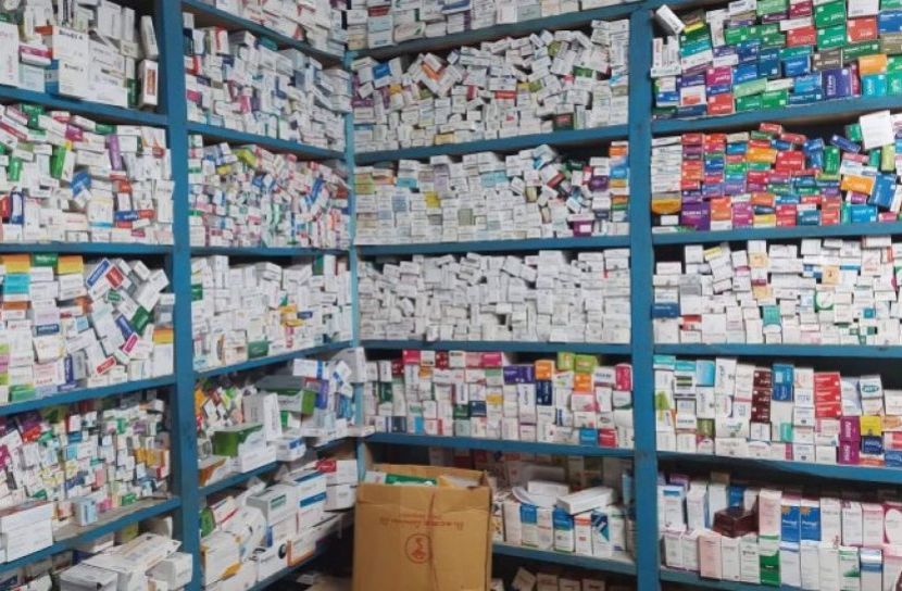 মোরেলগঞ্জে বৈধ লাইসেন্স ও ফার্মাসিস্ট ছাড়াই চলছে ফার্মেসী, স্বাস্থ্যঝুঁকি বাড়ছে