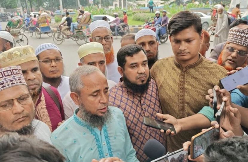 শিক্ষা উপদেষ্টার পদত্যাগ দাবি