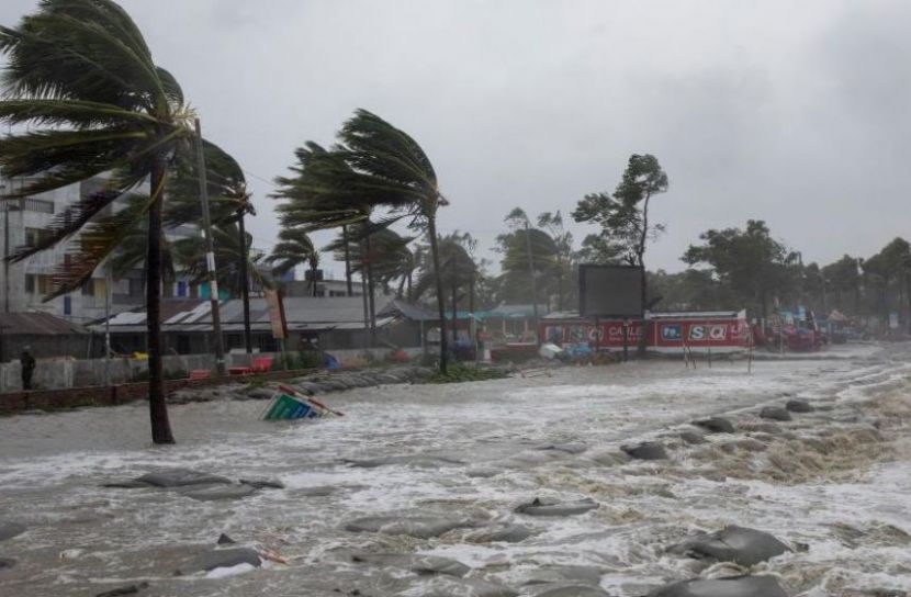 আজ সন্ধ্যায়ই আঘাত হানতে পারে ‘মোন্থা’, বিপর্যয়ের আশঙ্কা