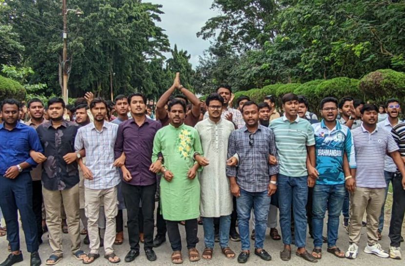 ছাত্রলীগের সভাপতির নাম বাদ দিয়ে চুনোপুঁটিদের বহিষ্কার করা হয়েছে