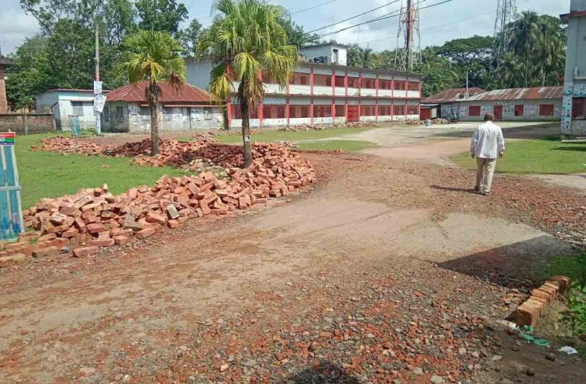 মোরেলগঞ্জে প্রায় ১৫ কোটি টাকার পাঁচটি সড়ক নির্মাণ কাজের উদ্বোধন