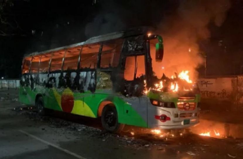 রাজধানীতে উচ্চ সতর্কতা জারি, একযোগে ককটেল বিস্ফোরণ ও অগ্নিসংযোগ