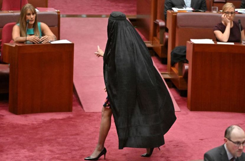 বোরকাকে অসম্মান করায় অস্ট্রেলিয়ার নারী সিনেটর বহিষ্কার