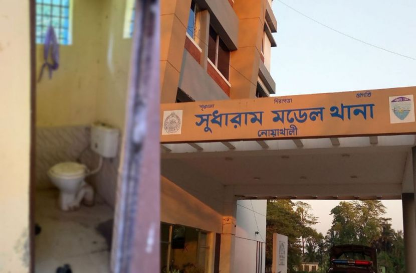 নকল নিয়ে ধরা খেয়ে বিদ্যালয়ের শৌচাগারে স্কুলছাত্রীর আত্মহত্যা